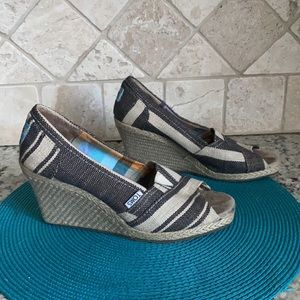 Toms Taupe  Black Fabric Textile Peep-Toed Wedge Jute Heel